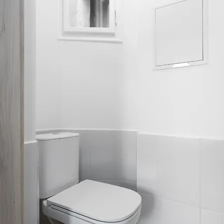 Apartmán U Metra S Terasou