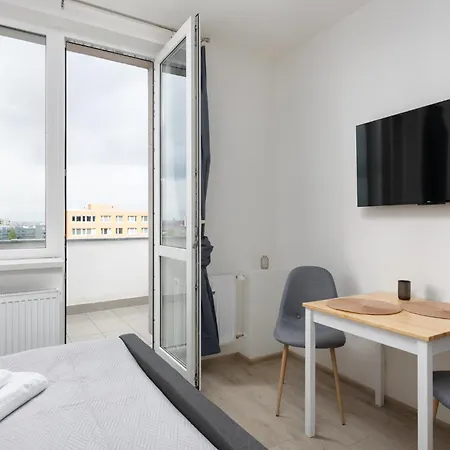 Apartmán U Metra S Terasou