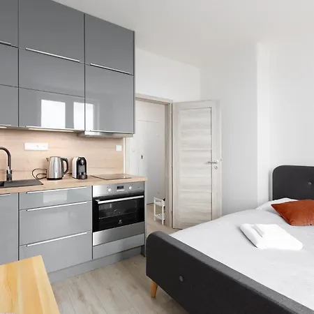 Apartament U Metra S Terasou